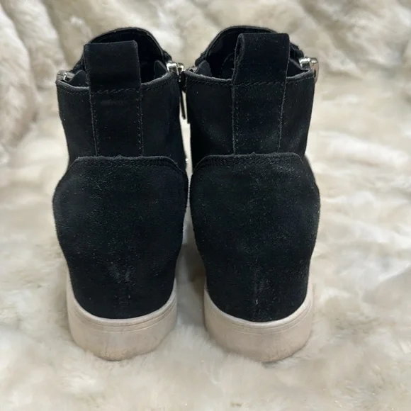 Steve Madden black suede short boots. - Picture 5 of 9